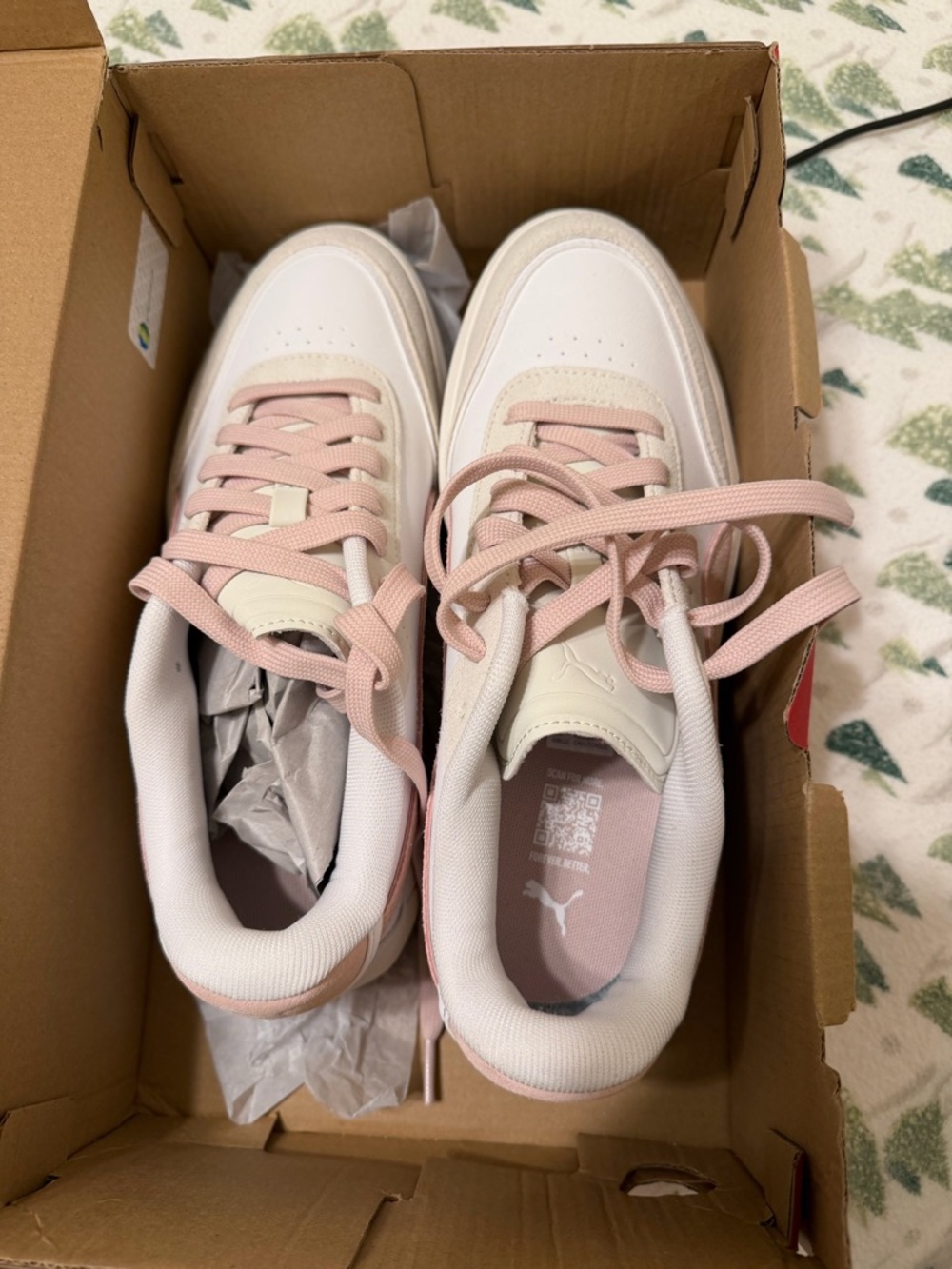 Puma Women's White and Pale Pink Low-Top Sneakers
